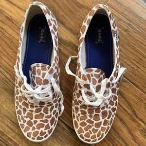 Hand-Painted Giraffe Keds